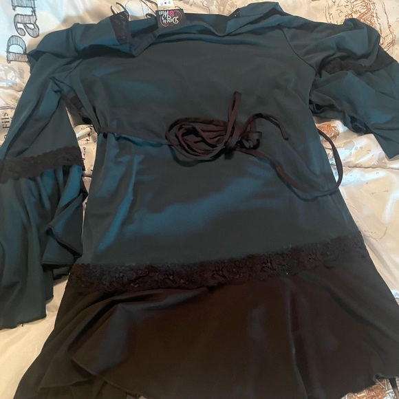 Gothic top unique elegant sophisticated stand out design - Picture 3 of 12